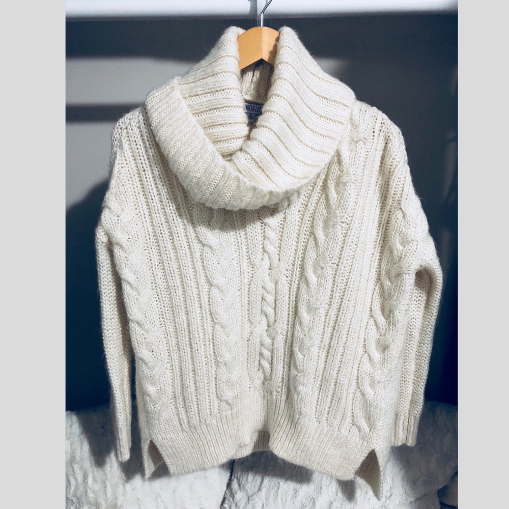 White loose turtle neck sweater